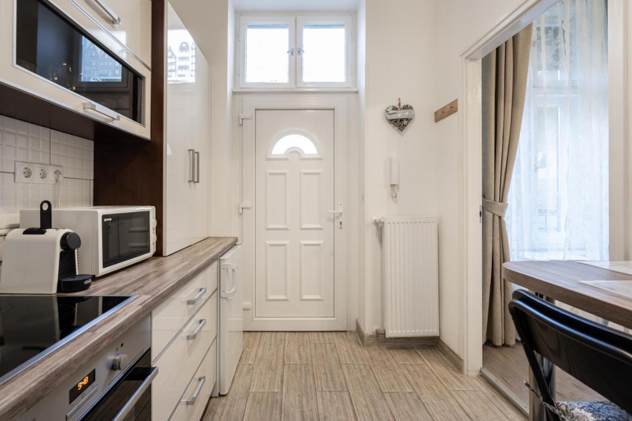 Stella Apartment บูดาเปสต์ ภายนอก รูปภาพ