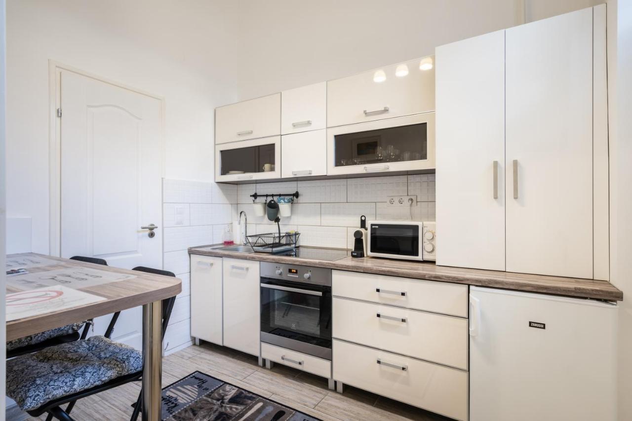 Stella Apartment บูดาเปสต์ ภายนอก รูปภาพ