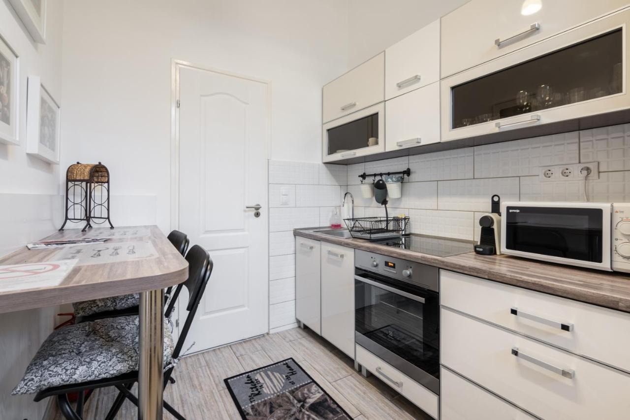 Stella Apartment บูดาเปสต์ ภายนอก รูปภาพ